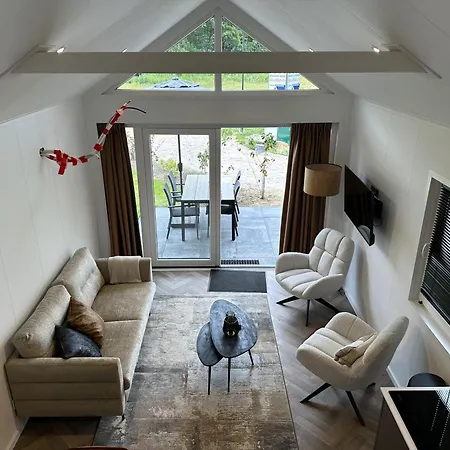 Luxurious With Hot Tub - Fantastic Location *