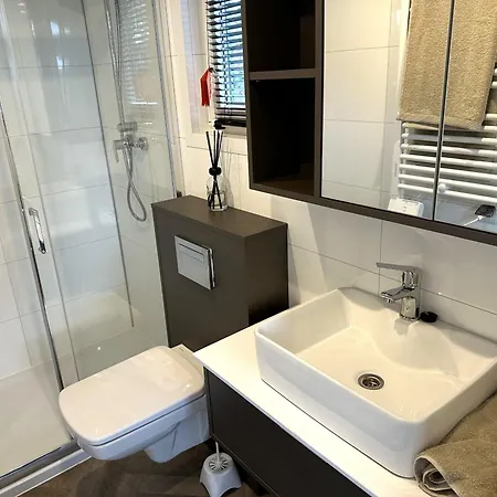 Luxurious With Hot Tub - Fantastic Location *
