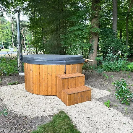 Luxurious With Hot Tub - Fantastic Location 度假居 *